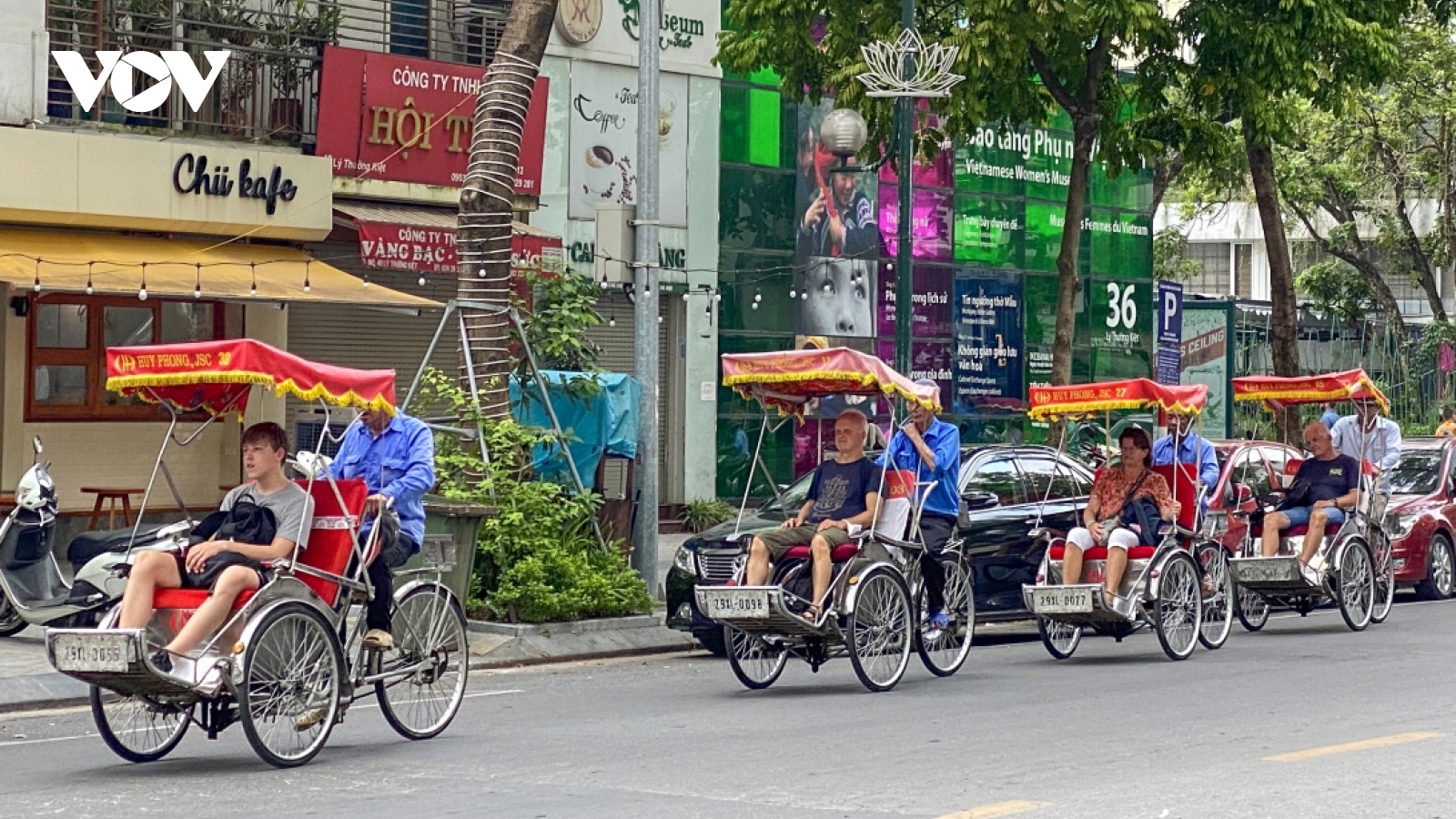 Foreign visitors to Hanoi beat yearly target in just nine months